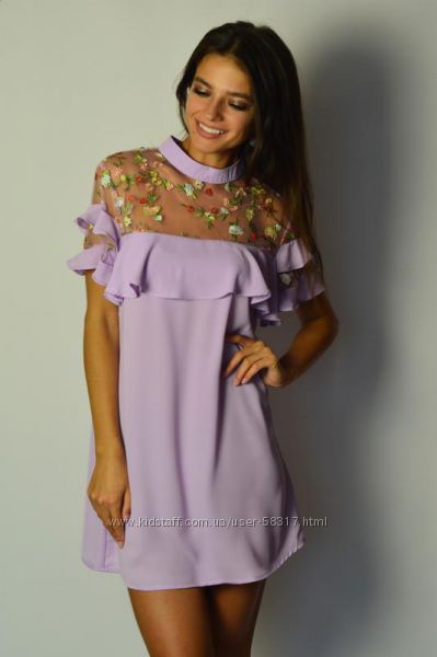 Классное лавандовое платье с воланами и вышивкой мелкий цветок