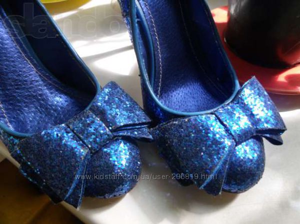 Синий цвет туфли и не только