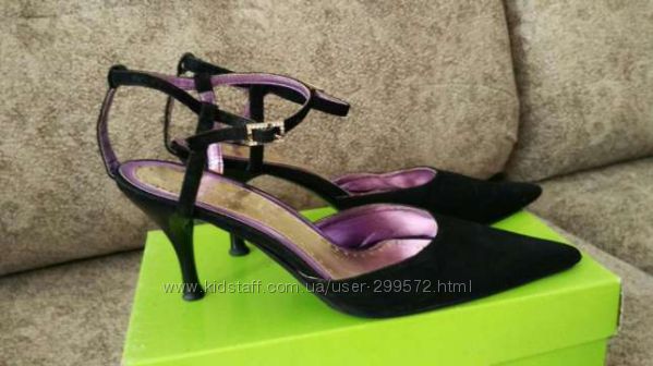 Босоножки закрытые  нарядные женские Blossеm разм 36. 5-37