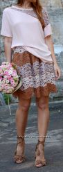 Женский костюм из кружевной юбки и лаконичного топа, Италия, скмдка
