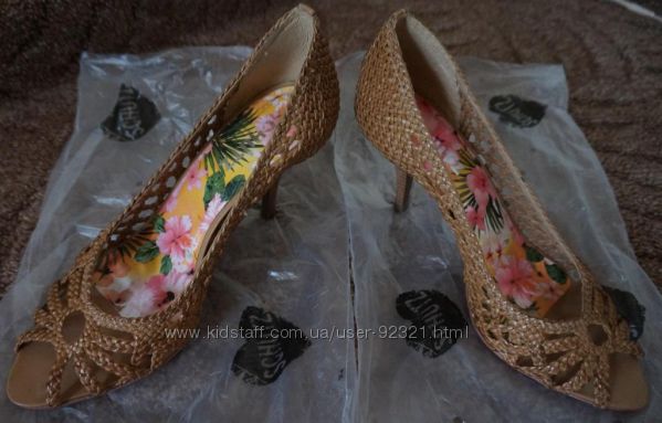 Новые туфли Schutz из США с открытым носком