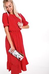 Очаровательное платье красного цвета