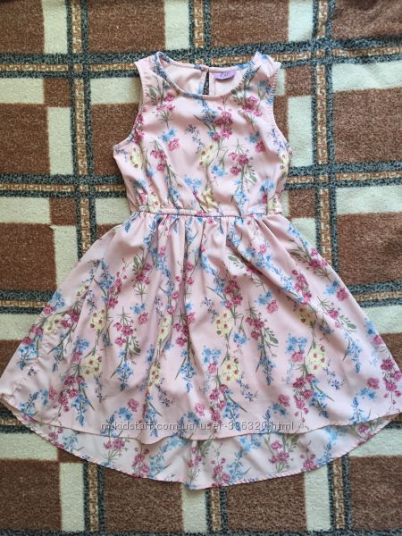Шикарное платье 4-6лет 