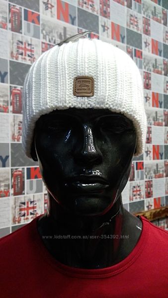 Белые зимние шапки