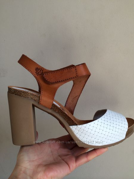 очень удобные босоножки на каблуке 40-41р.