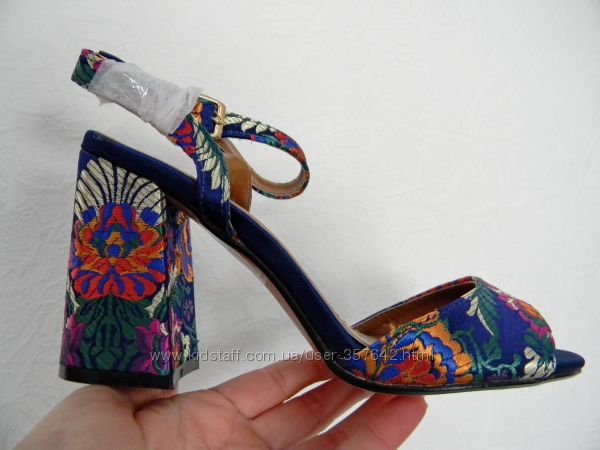 стильные босоножки с вышивкой 38р.
