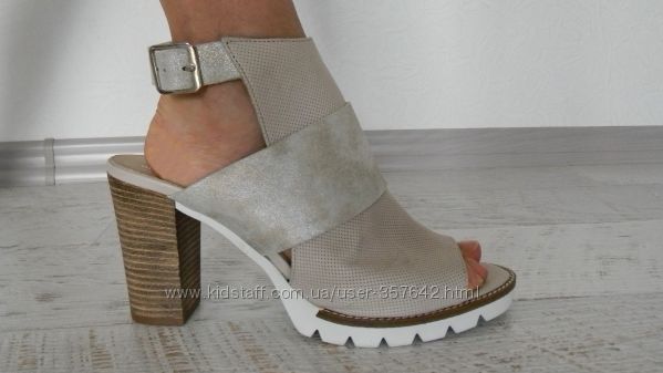 супер удобные кожаные легкие босоножки 40р.