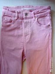 Zara джинсы р.34, розовые