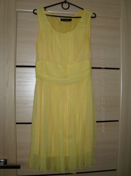 Желтое нарядное платье