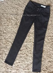Темно-коричневые стрейчевые джинсы скинни. р. 27
