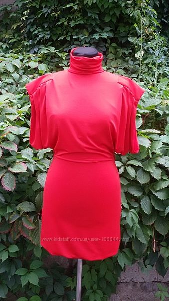 Платье Versace Версаче, цвет - красный, полиэстер.