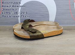 Шлепанцы Birkenstock.