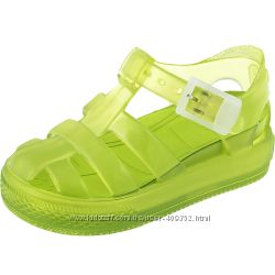 новые босоножки chicco 27р