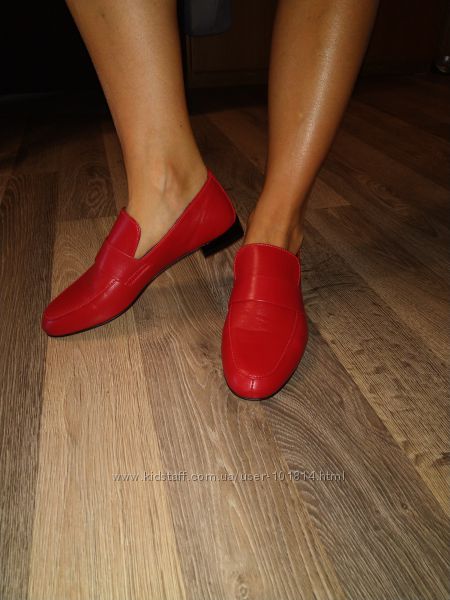 Червоні комфортні туфлі на низькому ходу
