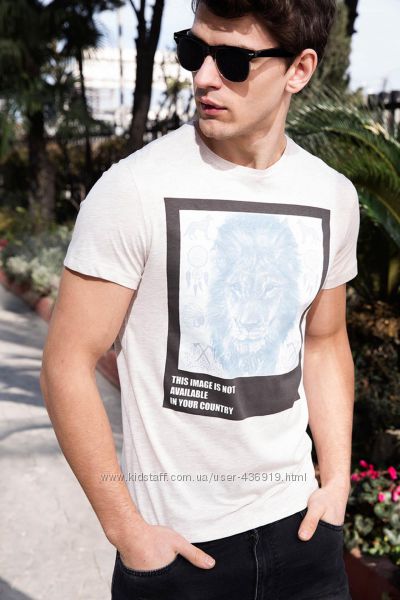 фирменная мужская футболка DE FACTO светло-бежевого цвета с рисунком
