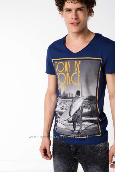 фирменная мужская футболка DE FACTO ярко-синего цвета с рисунком на груди
