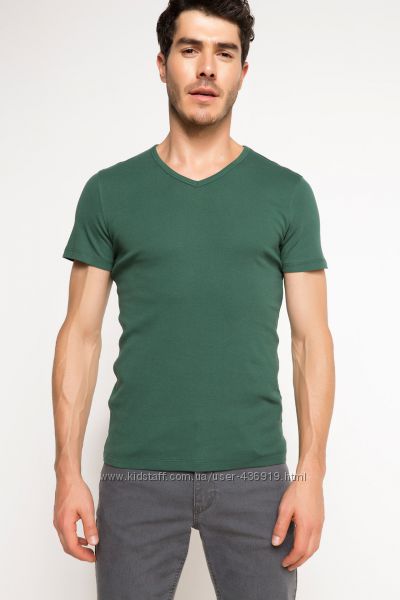 зеленая мужская футболка DE FACTO с V-образной горловиной