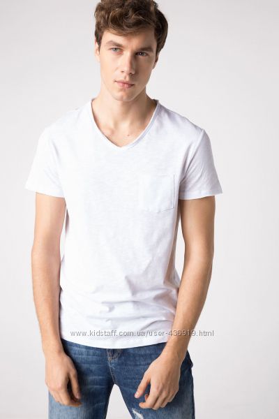 белая мужская футболка DE FACTO с карманом на груди