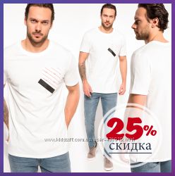 белая мужская футболка DE FACTO с цветным карманом на груди