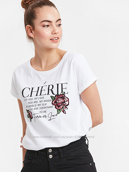 белая женская футболка Lc Waikiki / Лс Вайкики CHERIE с розами из паеток