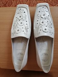 Стильные кожаные женские туфли на низком каблуке, Chester England, р-38