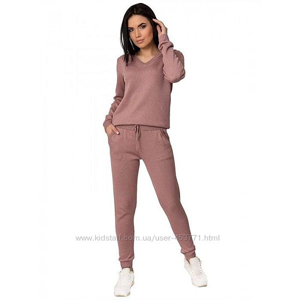 Стильный вязанный костюм