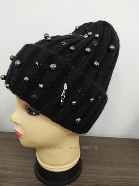 Стильная теплая зимняя женская шапка с бусинами