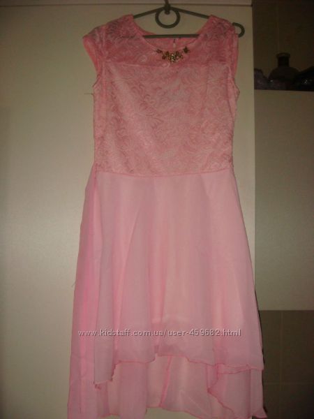 Нарядное светло-розовое платье для Ваше принцессы. Новое, шифон и гипюр 