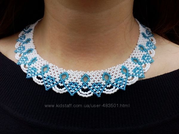 Колье с сердечками из бисера ручной работы