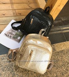 Стильный лакированный рюкзак под кожу рептилии