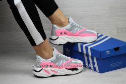 Кроссовки Adidas x Yeezy Boost 700 OG, белые с розовым