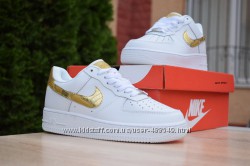 Кроссовки женские Nike Air Force  белые с золотом