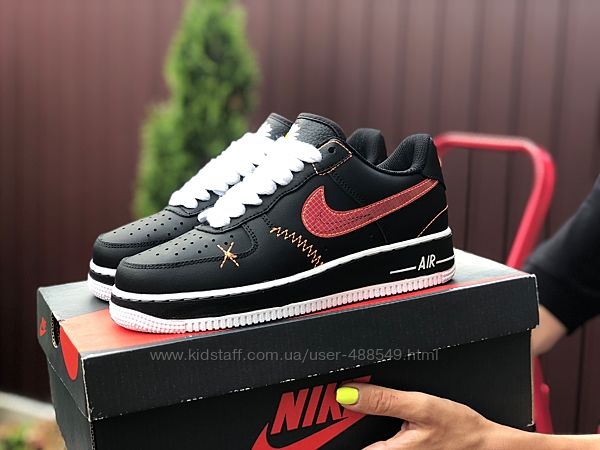 Кроссовки женские Nike Air Force 1, черный с красным