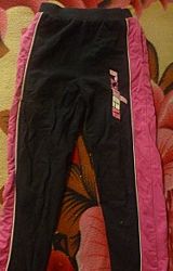 Модные спортивные брюки.