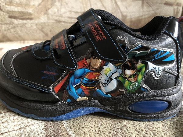 Наши кроссовки с супер героями  американской фирмы DC в отличном состоянии