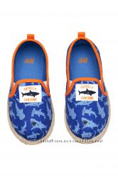 H&M Еспадрильи для хлопчика сині з акулами 32, 34 розміри