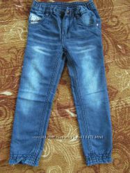 Легкие джинсы- джоггеры с кружевом , Германия, р 110. 