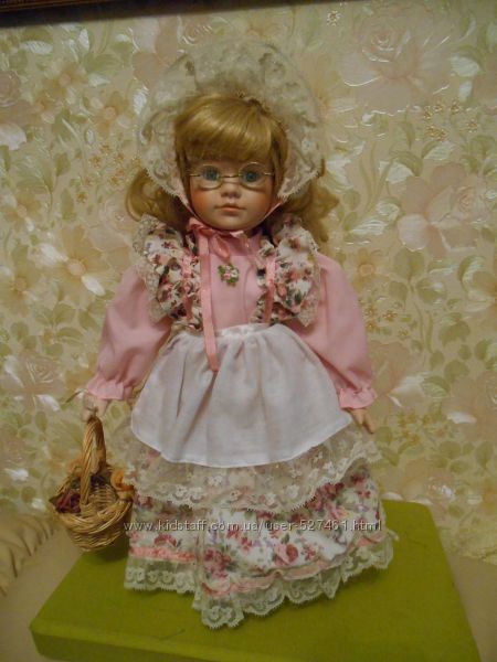 Винтажная фарфоровая кукла, 40 см.