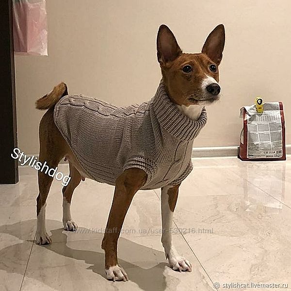 Шерстяной удобный свитер для средних собак.