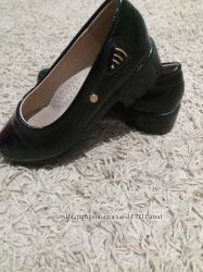 туфельки лаковые и  легкие кроссовочки