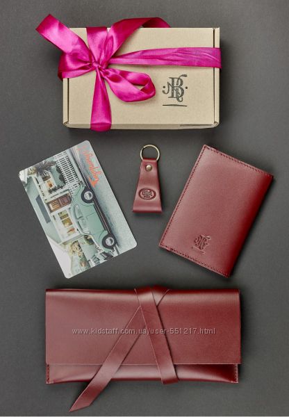 Подарочный набор кожаный клатч-кошелек, обложка для паспорта, брелок