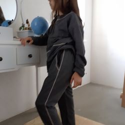 Спортивний костюм для дівчинки.