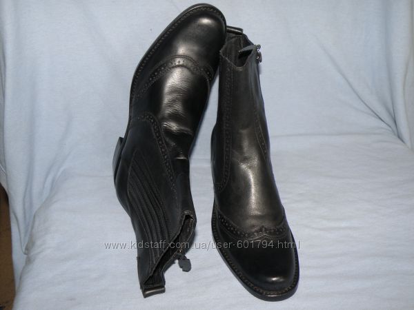 Женские демисезонные ботинки Comma 39р 25. 5 см.