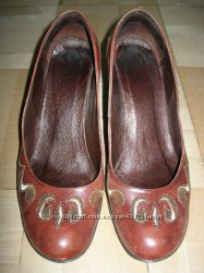Элегантные кожаные туфли р. 39
