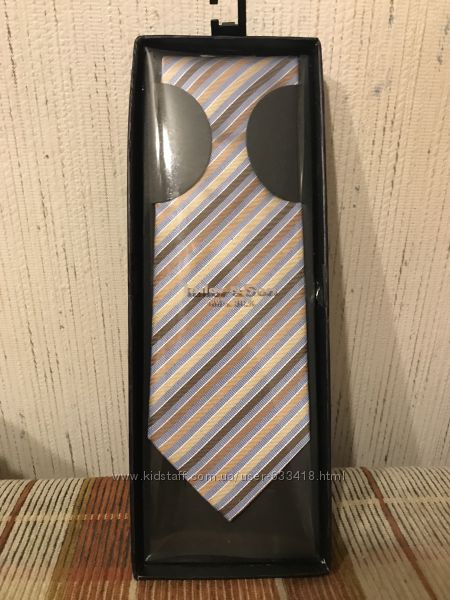 Фирменный шелковый галстук в подарочной упаковке 