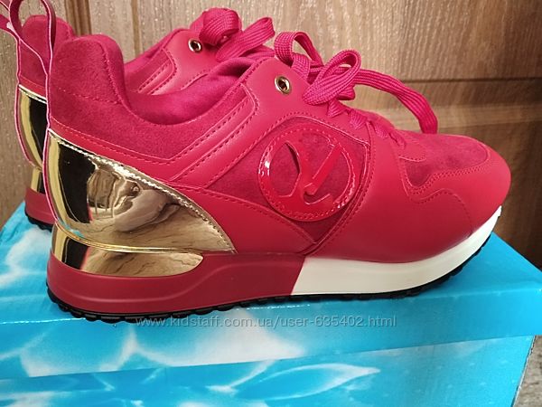 Новые Красные с золотым кроссовки р.36