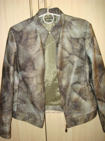 Качественная курточка 44 размера 