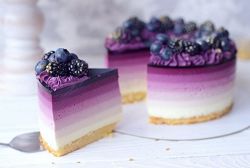 Ягодный торт, фиолетовый градиент nezabudkacake