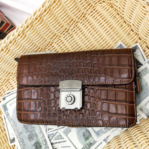 Мужской кожаный клатч с кодовым замком.