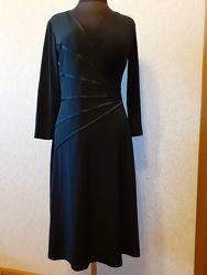 Черное платье из тонкого трикотажа, приталенное  44-48